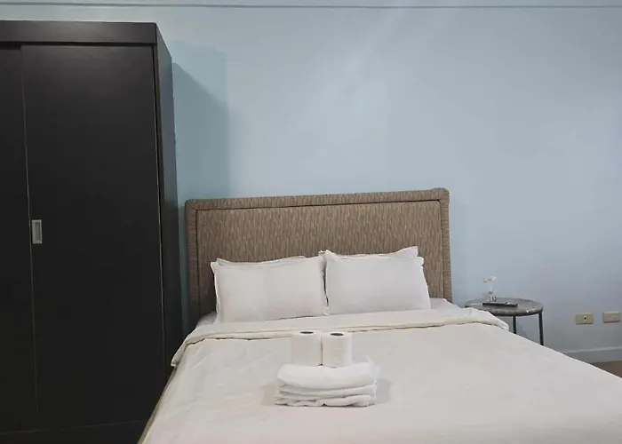Eton Baypark By Triple View Condotel * Manila