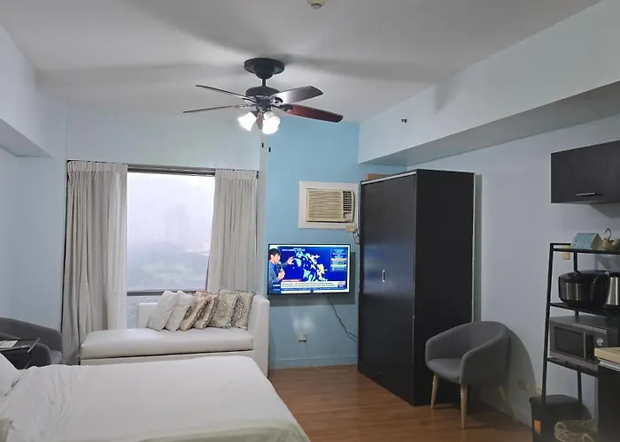 Eton Baypark By Triple View Condotel Manila
